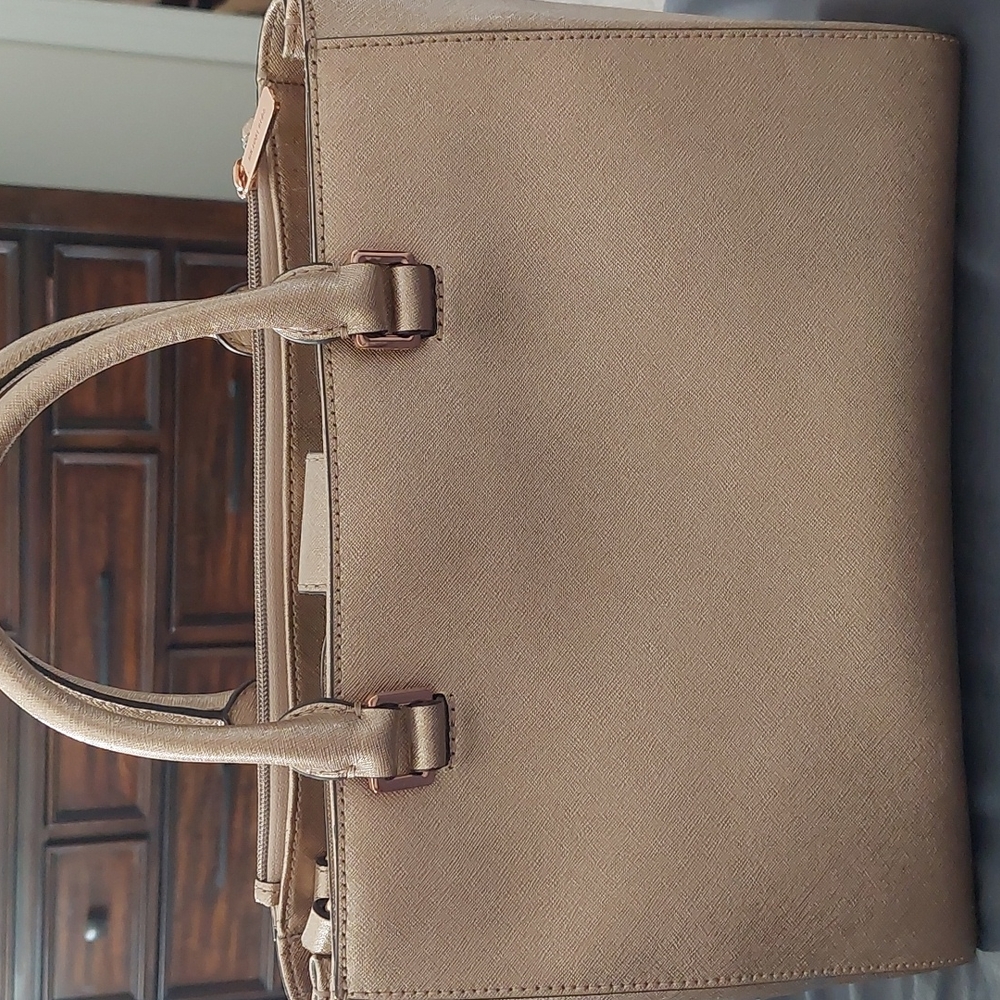 Rose Gold Michael Kors - Picture 3 of 5